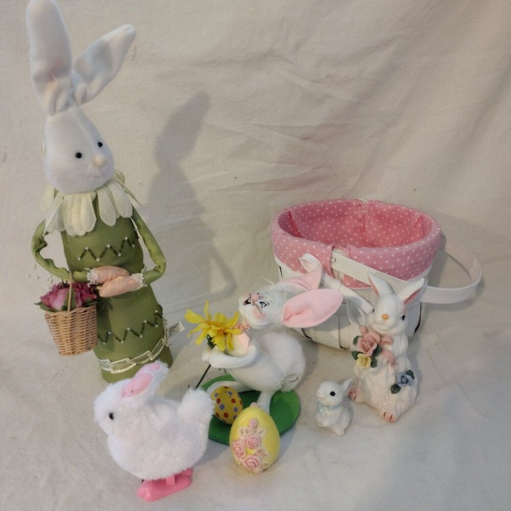 LOT OF 7 – Easter Decor W/Bunnies, Basket, Chicks & Eggs